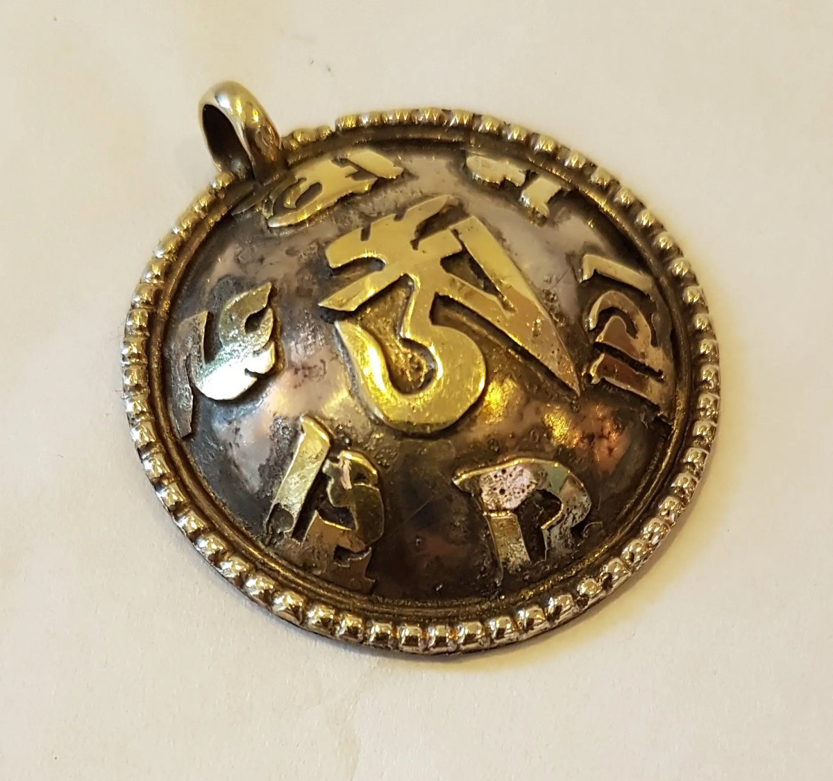 Dijes Importados Metal Mantra Suerte Fortuna Éxito Amor Paz - Imagen 99