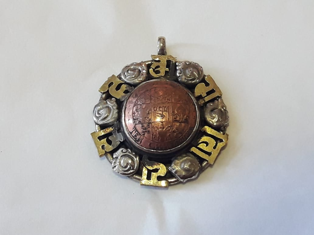 Dijes Importados Metal Mantra Suerte Fortuna Éxito Amor Paz - Imagen 146